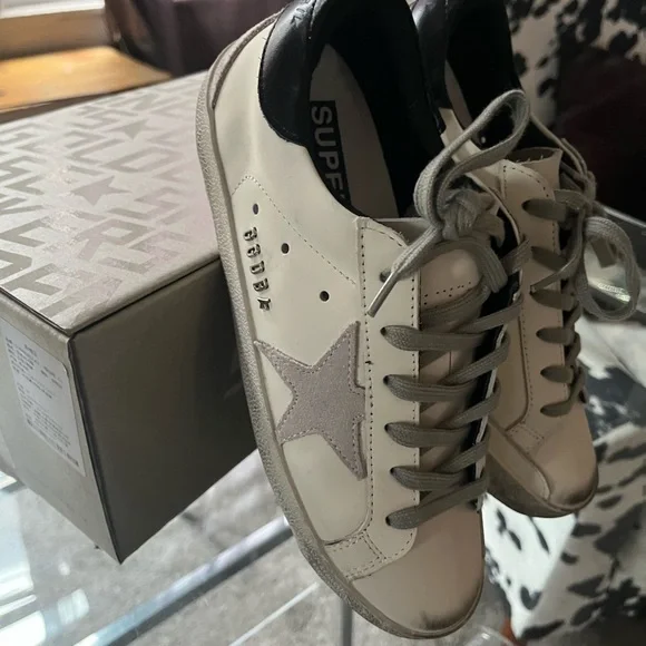 White and gray sneaker - Picture 4 of 5